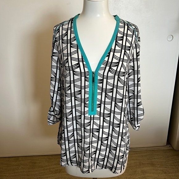 bebe Tops - Bebe Printed Top with zipper accents.
